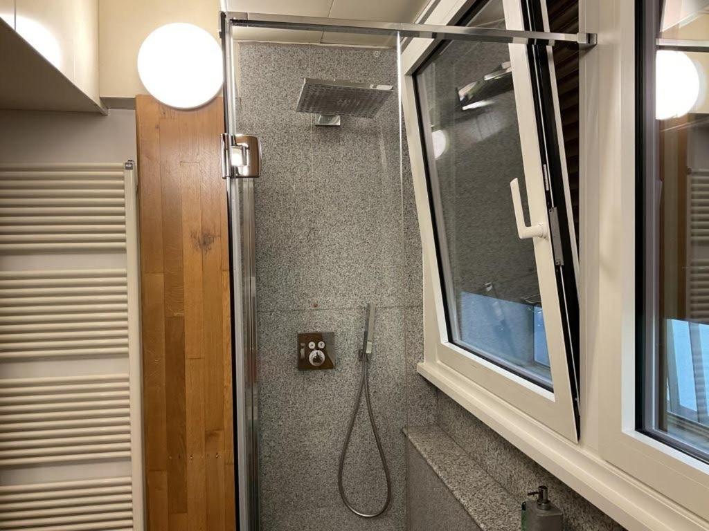 Lakeviewcabin - King Room With Balcony โกโม ภายนอก รูปภาพ